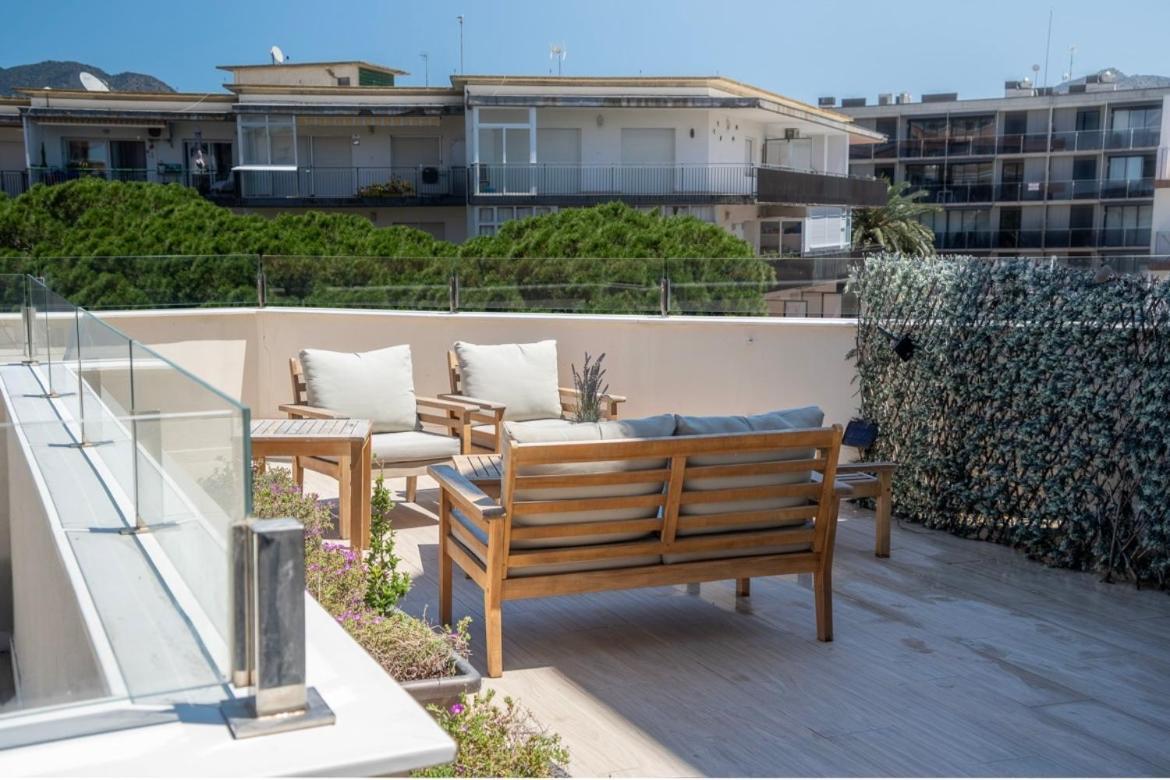 M A R I V E N T Suite With Bathroom And Terrace 50 M2 Roses Exterior foto